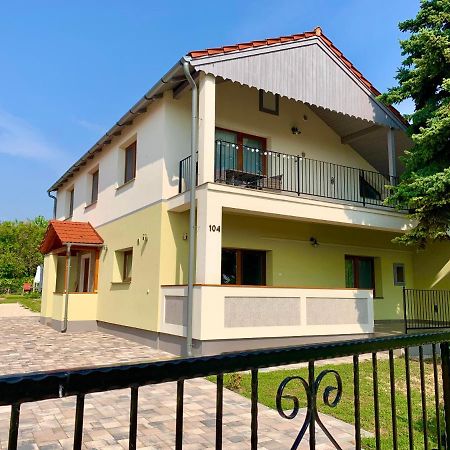 Pine&Chill2 Apartments Balatonalmádi Esterno foto