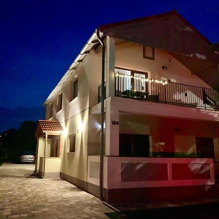Pine&Chill2 Apartments Balatonalmádi Esterno foto
