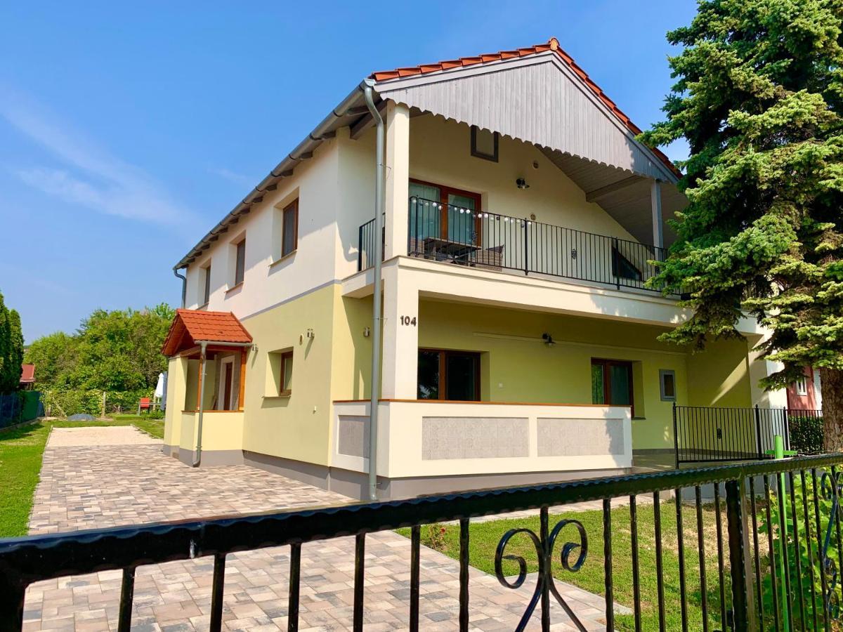Pine&Chill2 Apartments Balatonalmádi Esterno foto