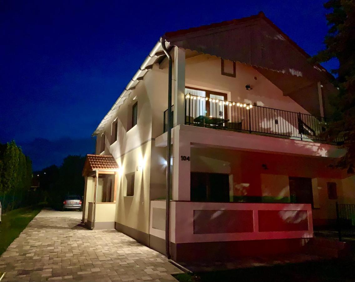 Pine&Chill2 Apartments Balatonalmádi Esterno foto